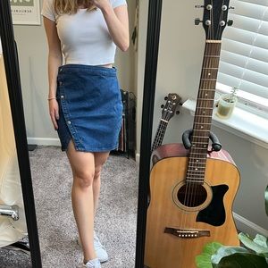 Free People Size 4 Asymmetrical Denim Skirt  💙